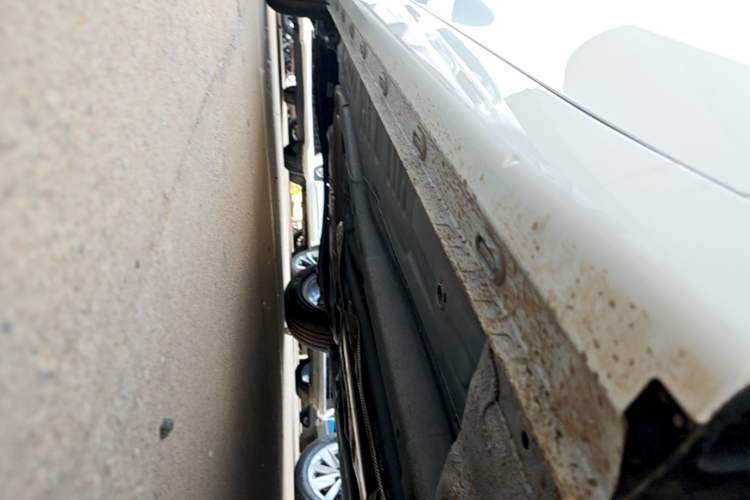 Used Roewe i5 2026 Model 1.5L CVT Luxury Version Right Side Sill