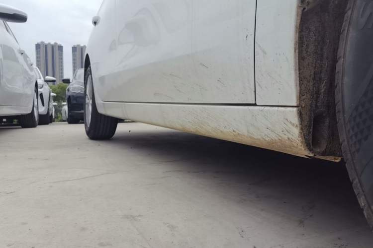Used Roewe i5 2026 Model 1.5L CVT Luxury Version Right Side Sill