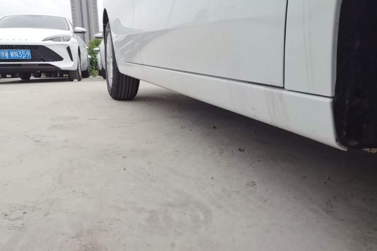 Used Roewe i5 2026 Model 1.5L CVT Luxury Version Right Side Sill
