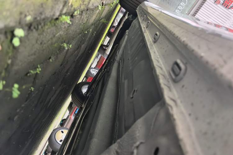 Used Roewe i5 2026 Model 1.5L Manual Comfort Version Right Side Sill