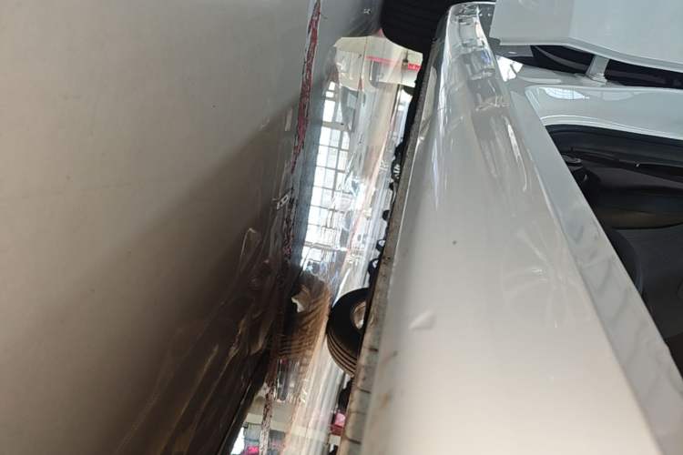 Used Roewe i5 2026 Model 1.5L CVT Luxury Version Right Side Sill