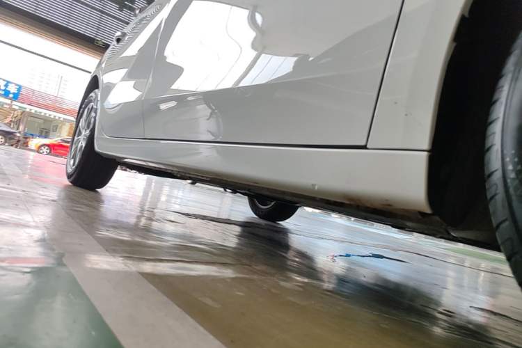 Used Roewe i5 2026 Model 1.5L CVT Luxury Version Right Side Sill