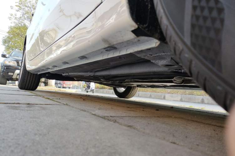 Used Roewe i5 2026 Model 1.5L CVT Luxury Version Right Side Sill
