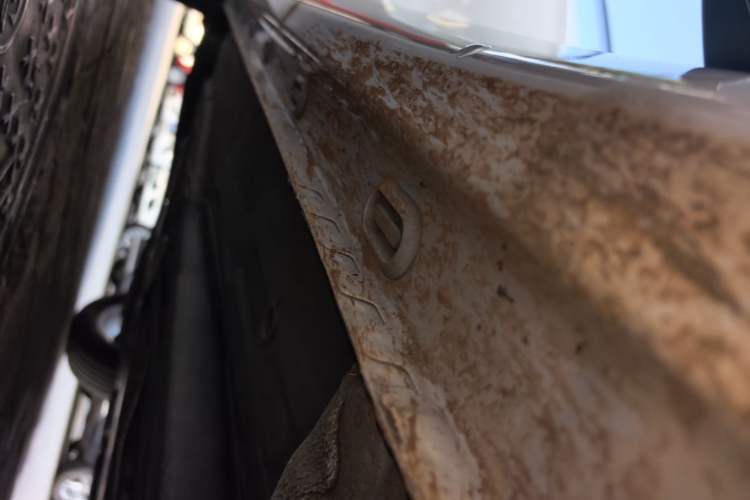 Used Roewe i5 2026 Model 1.5L Manual Comfort Version Right Side Sill