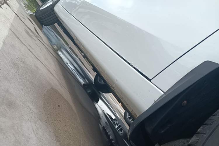 Used Roewe i5 2026 Model 1.5L Manual Comfort Version Right Side Sill