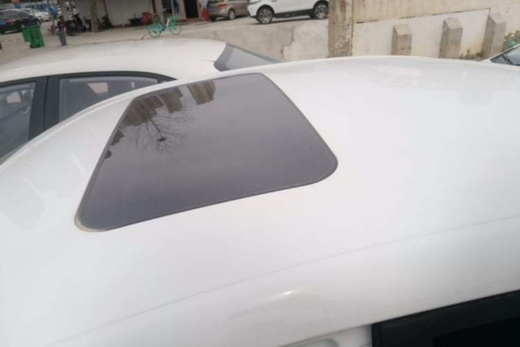 Used Roewe i5 2026 Model 1.5L CVT Luxury Version Roof