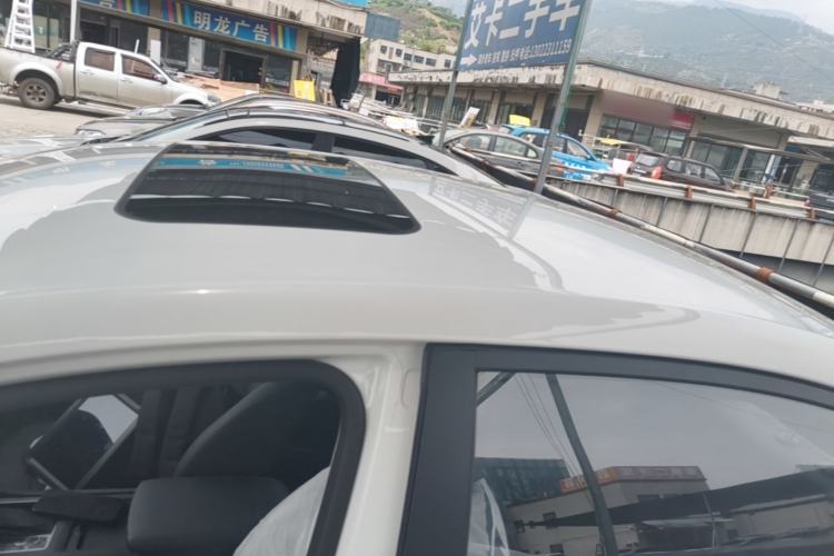 Used Roewe i5 2026 Model 1.5L CVT Luxury Version Roof