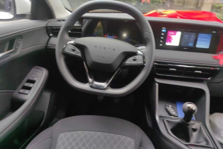 Used Roewe i5 2026 Model 1.5L Manual Comfort Version Steering Wheel
