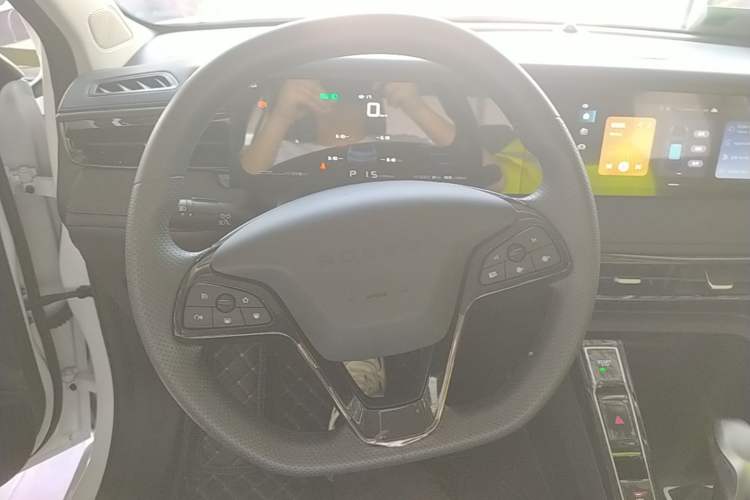 Used Roewe i5 2026 Model 1.5L CVT Luxury Version Steering Wheel