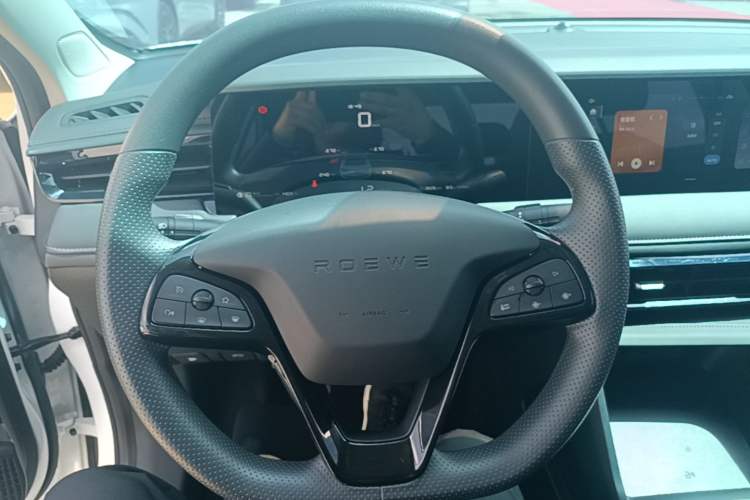 Used Roewe i5 2026 Model 1.5L Manual Comfort Version Steering Wheel