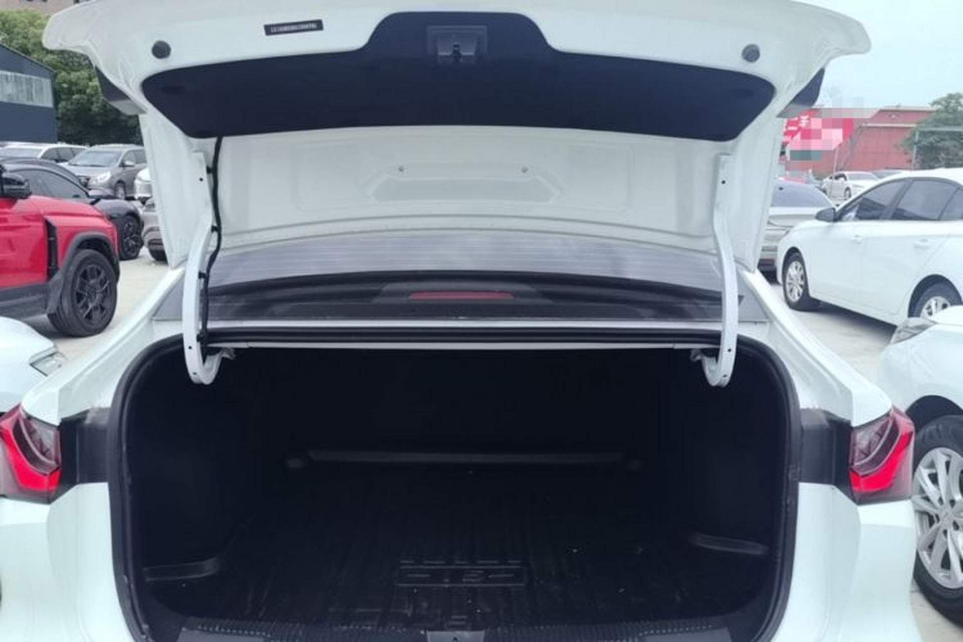 Used Roewe i5 2026 Model 1.5L CVT Luxury Version Trunk