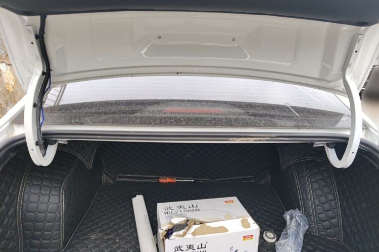 Used Roewe i5 2026 Model 1.5L CVT Luxury Version Trunk