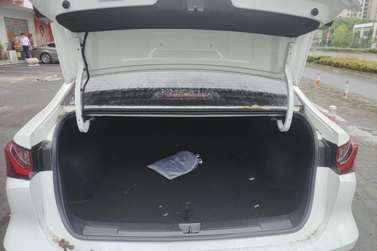 Used Roewe i5 2026 Model 1.5L CVT Luxury Version Trunk