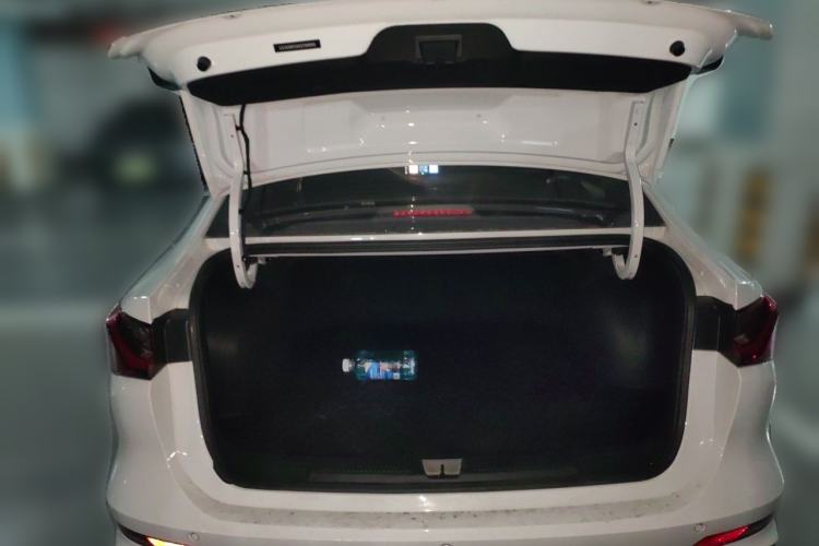 Used Roewe i5 2026 Model 1.5L Manual Comfort Version Trunk