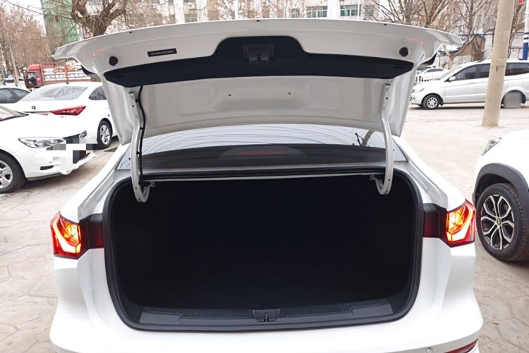 Used Roewe i5 2026 Model 1.5L Manual Comfort Version Trunk