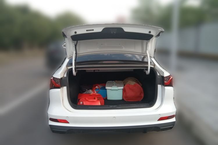 Used Roewe i5 2026 Model 1.5L Manual Comfort Version Trunk