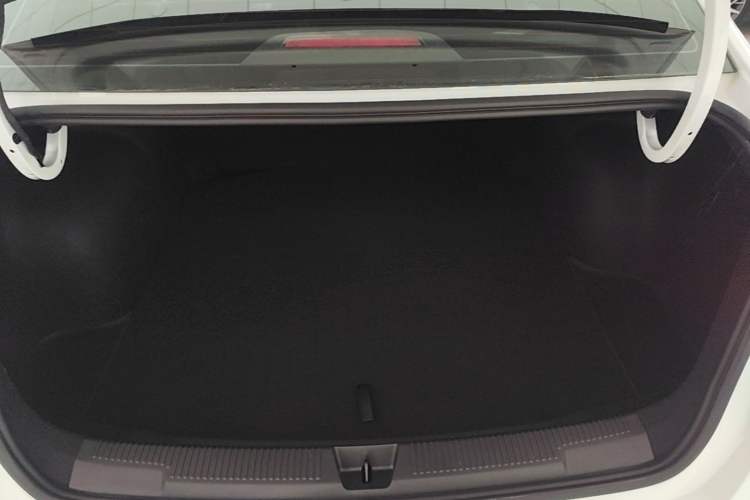 Used Roewe i5 2026 Model 1.5L Manual Comfort Version Trunk