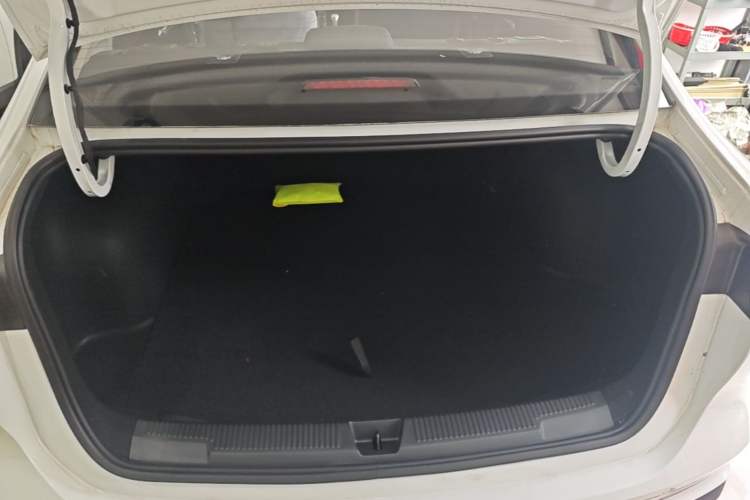 Used Roewe i5 2026 Model 1.5L CVT Luxury Version Trunk