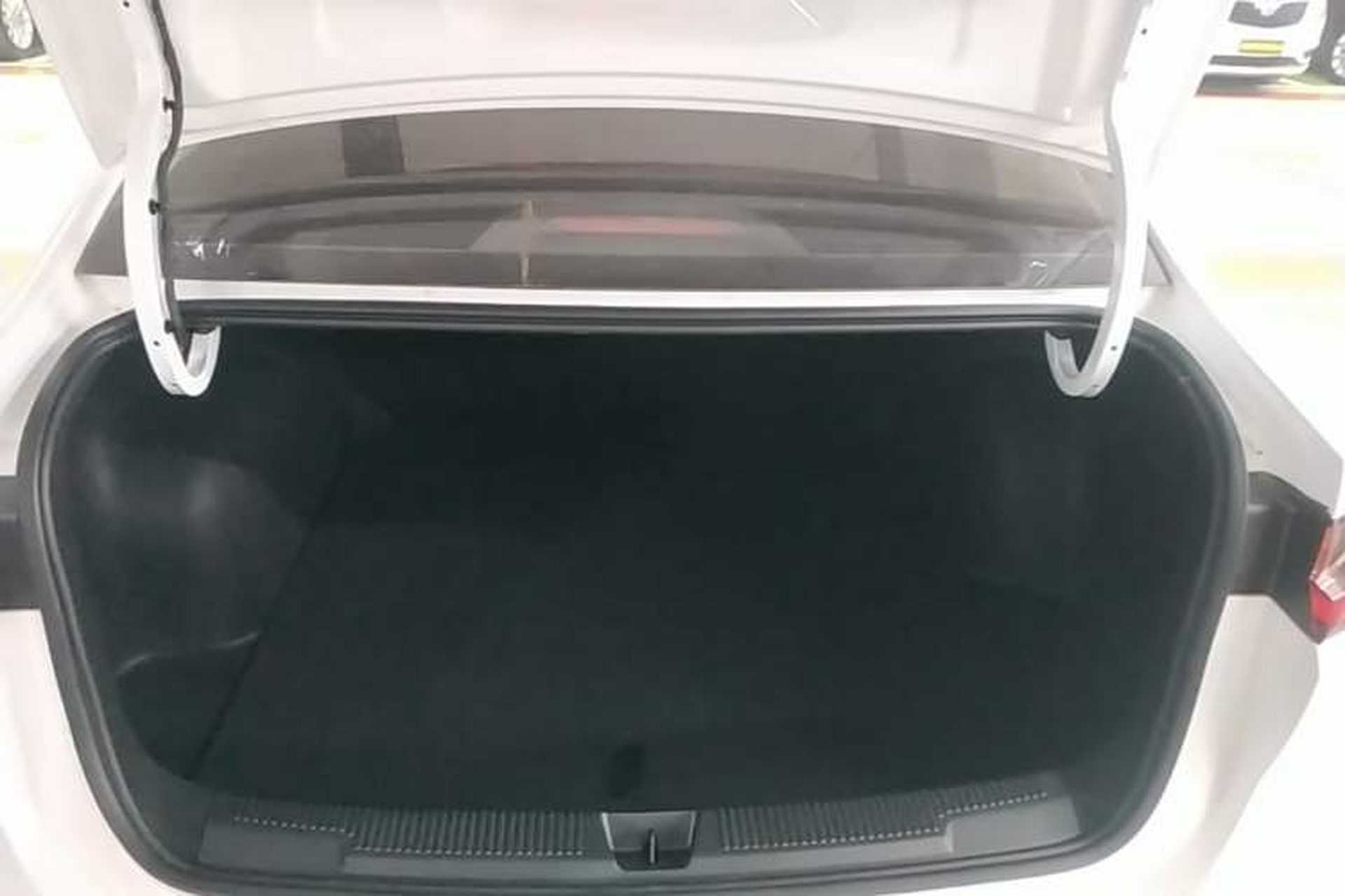 Used Roewe i5 2026 Model 1.5L Manual Comfort Version Trunk