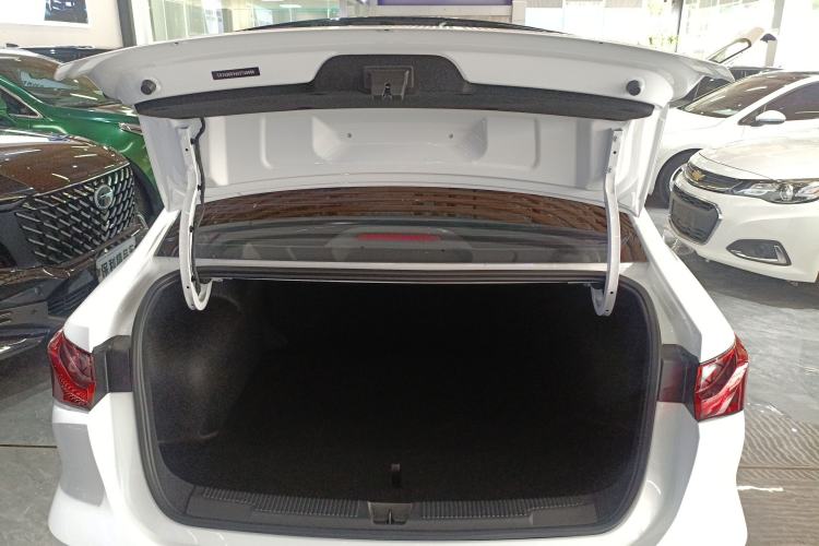 Used Roewe i5 2026 Model 1.5L CVT Luxury Version Trunk