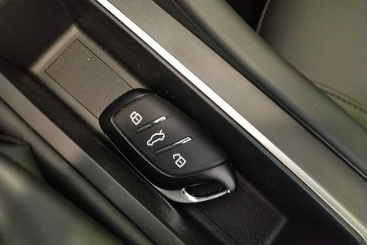 Used Roewe i5 2026 Model 1.5L CVT Luxury Version Vehicle Key