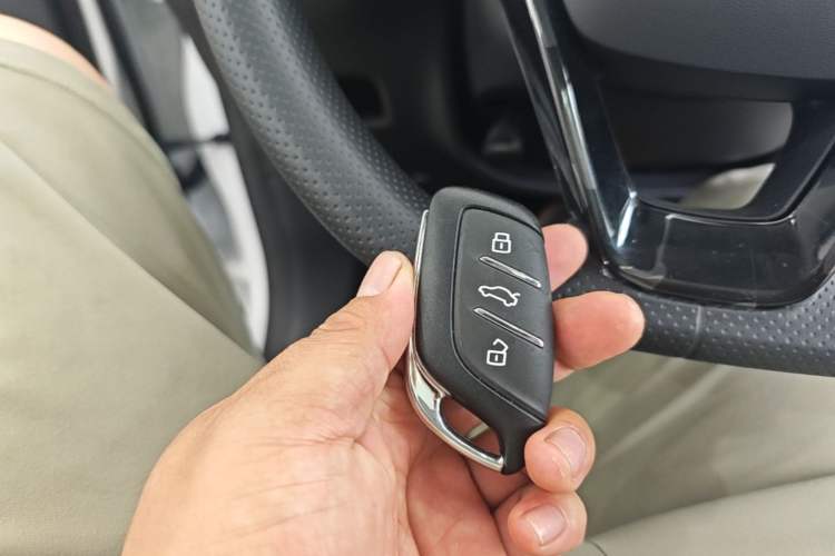 Used Roewe i5 2026 Model 1.5L CVT Luxury Version Vehicle Key
