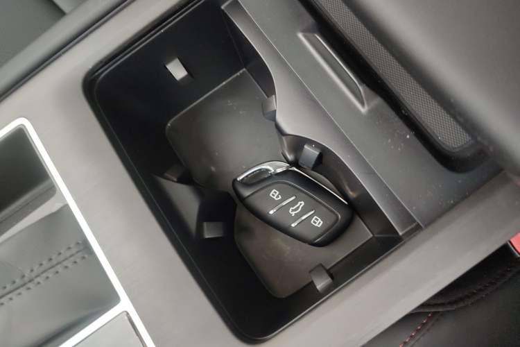 Used Roewe i5 2026 Model 1.5L CVT Luxury Version Vehicle Key