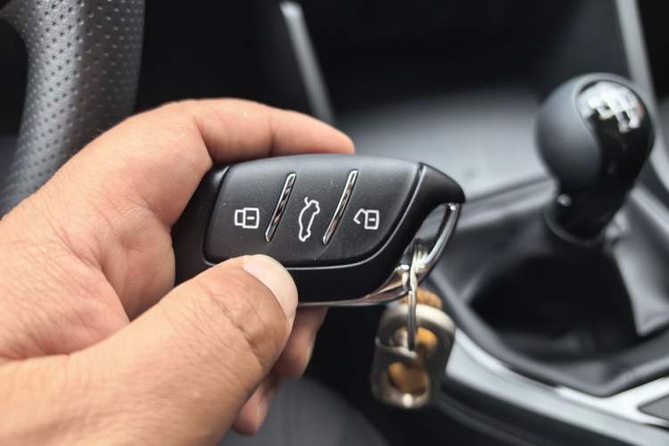 Used Roewe i5 2026 Model 1.5L Manual Comfort Version Vehicle Key