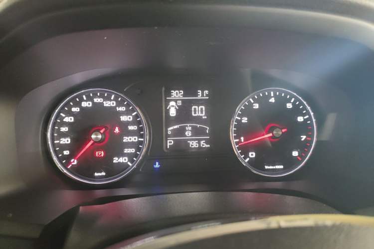Used Roewe i6 2017 20T Automatic Internet Smart Edition Odometer Close Up