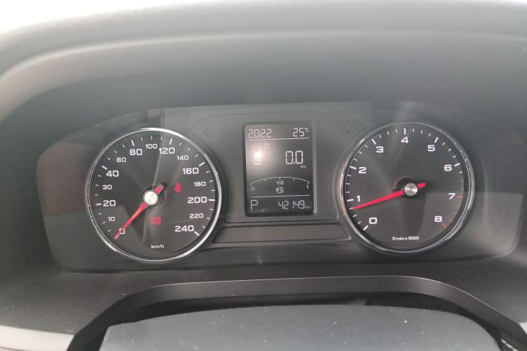 Used Roewe i6 2019 PLUS 1.6L CVT 4G Connected Flagship Deluxe Edition Instrument Cluster