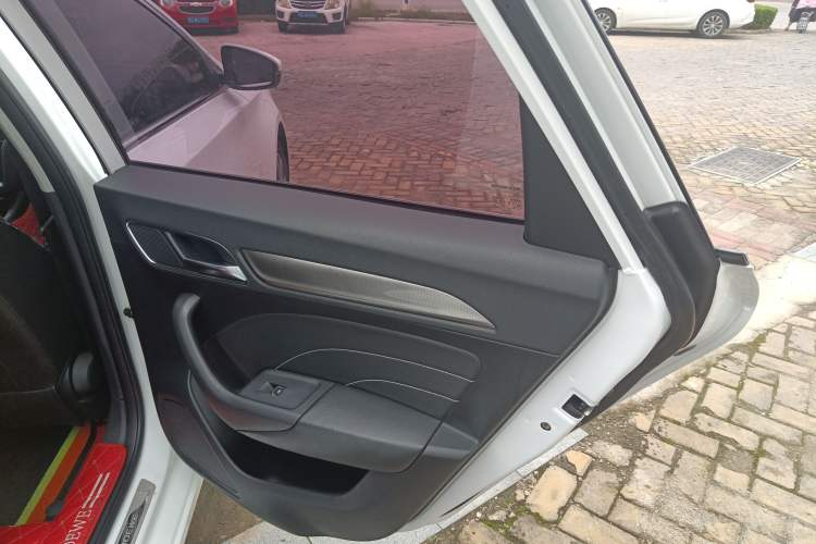 Used Roewe i6 2019 PLUS 1.6L CVT 4G Connected Flagship Deluxe Edition Right Rear Door Interior
