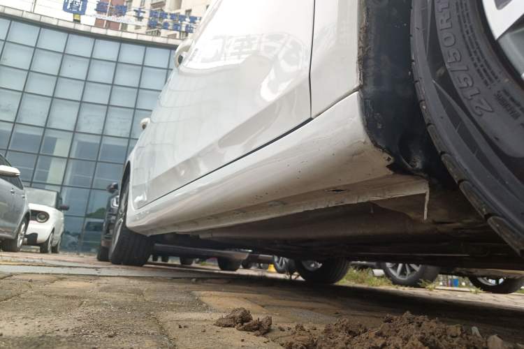 Used Roewe i6 2019 PLUS 1.6L CVT 4G Connected Flagship Deluxe Edition Right Side Sill