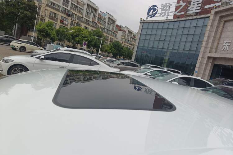 Used Roewe i6 2019 PLUS 1.6L CVT 4G Connected Flagship Deluxe Edition Roof