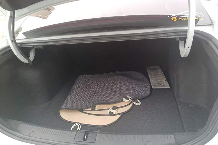 Used Roewe i6 2019 PLUS 1.6L CVT 4G Connected Flagship Deluxe Edition Trunk