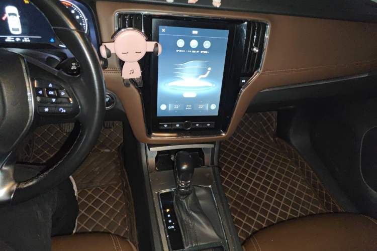 Used Roewe i6 2017 20T Automatic Internet ZhiZun Edition Audio And AC Panel