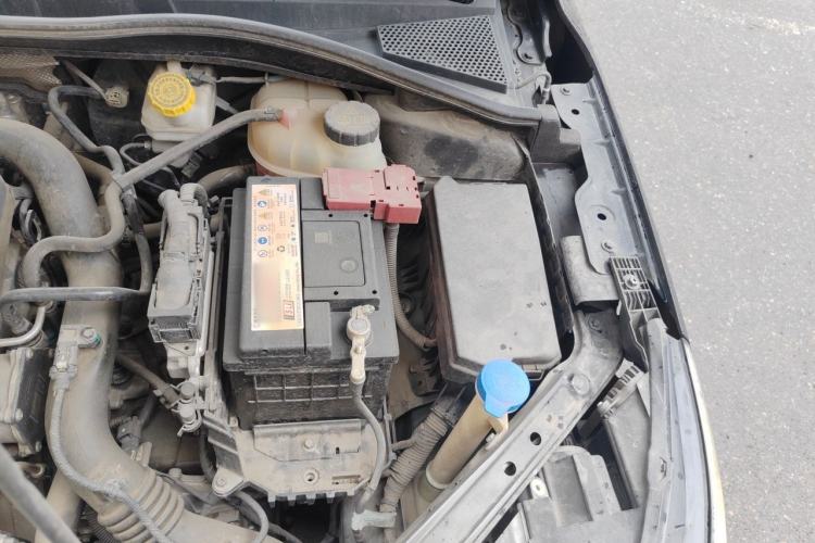 Used Roewe i6 2017 20T Automatic Flagship Edition Engine Bay Left