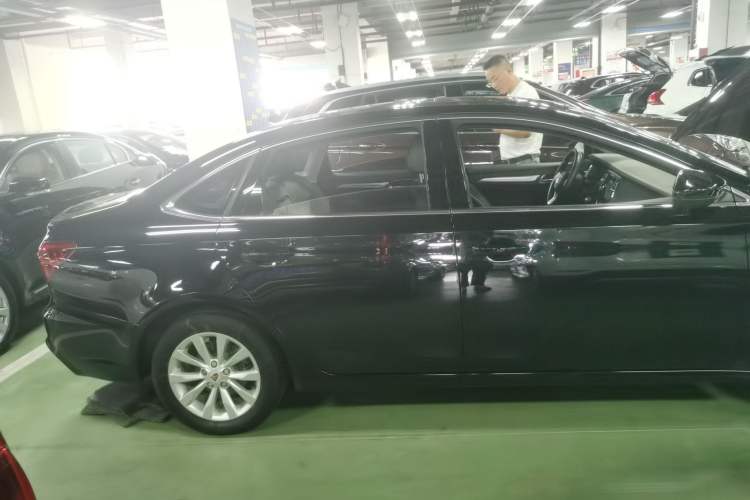 Used Roewe i6 2017 20T Manual Luxury Edition Exterior 5