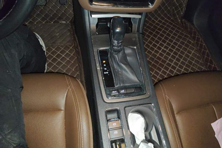 Used Roewe i6 2017 20T Automatic Internet ZhiZun Edition Gear Lever