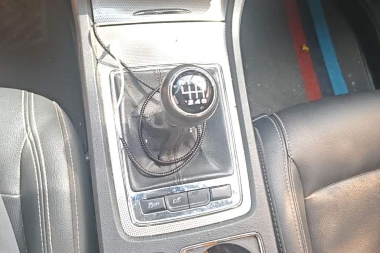 Used Roewe i6 2017 20T Manual Luxury Edition Gear Lever