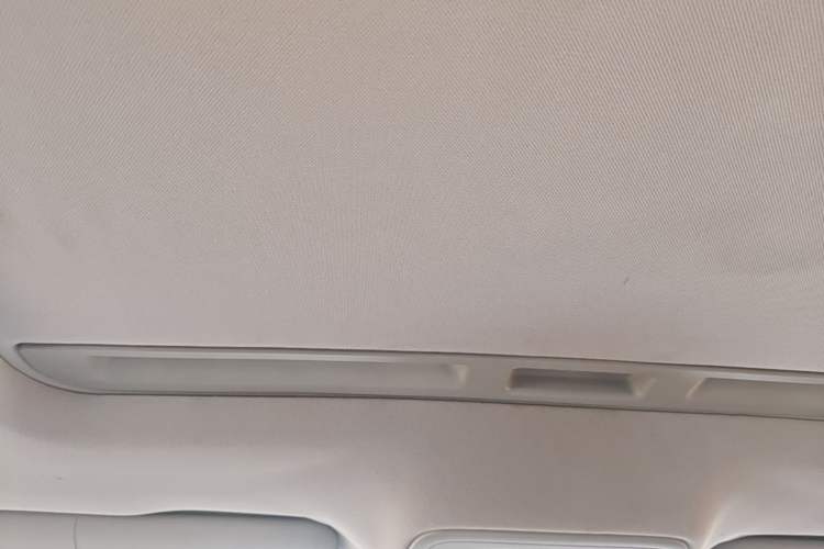 Used Roewe i6 2017 20T Manual Luxury Edition Headliner