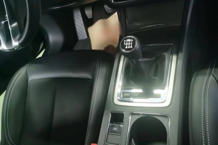 Used Roewe i6 2017 20T Manual Luxury Edition Interior 2