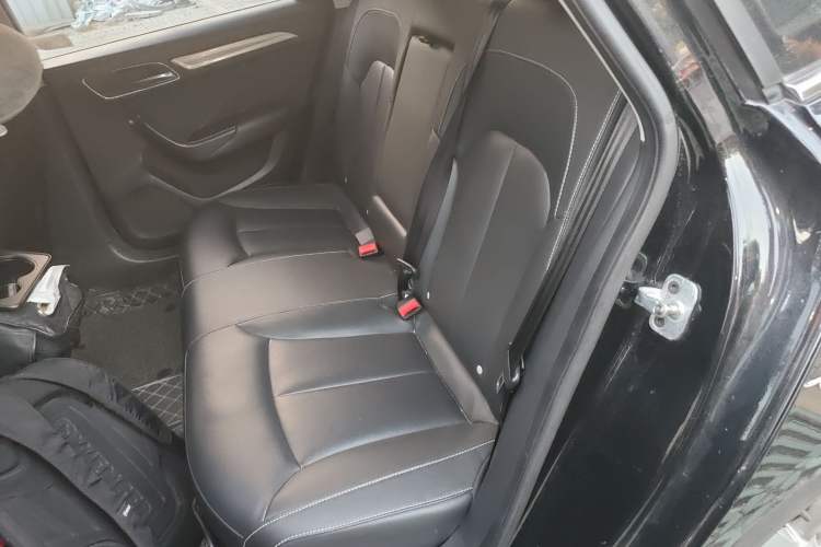Used Roewe i6 2017 20T Automatic Internet Smart Edition Interior 4
