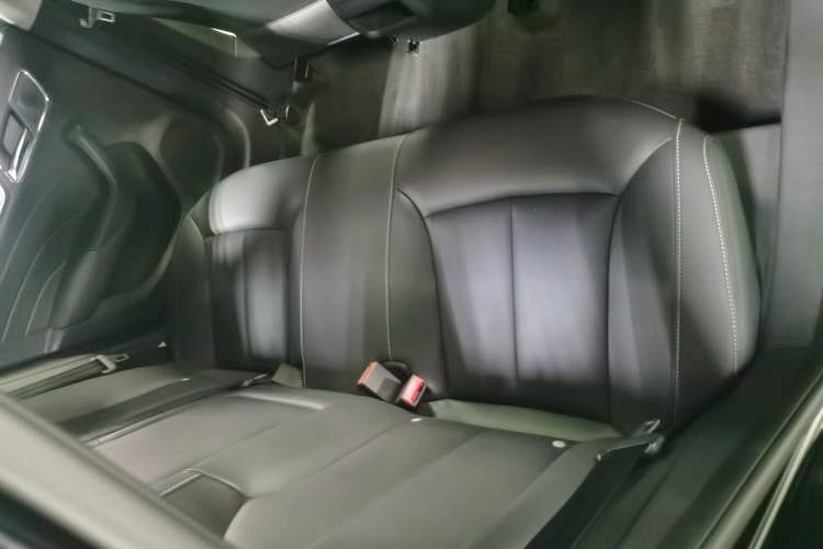 Used Roewe i6 2017 20T Manual Luxury Edition Interior 5