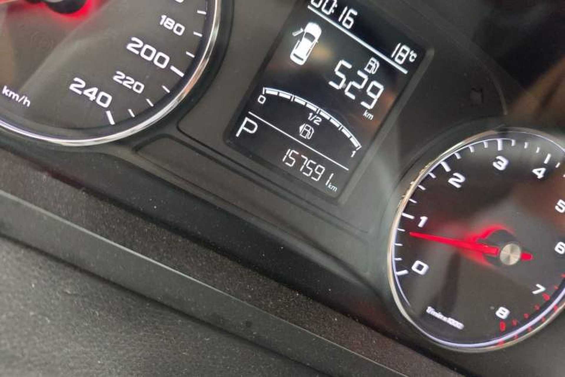 Used Roewe i6 2017 20T Automatic Flagship Edition Odometer Close Up