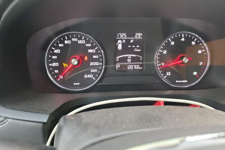 Used Roewe i6 2017 20T Automatic Internet Smart Edition Odometer Close Up