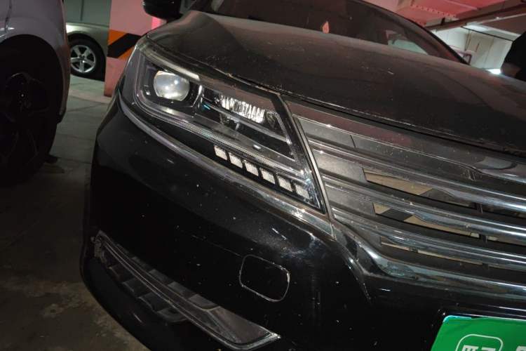 Used Roewe i6 2017 20T Automatic Internet ZhiZun Edition Right Front Headlight