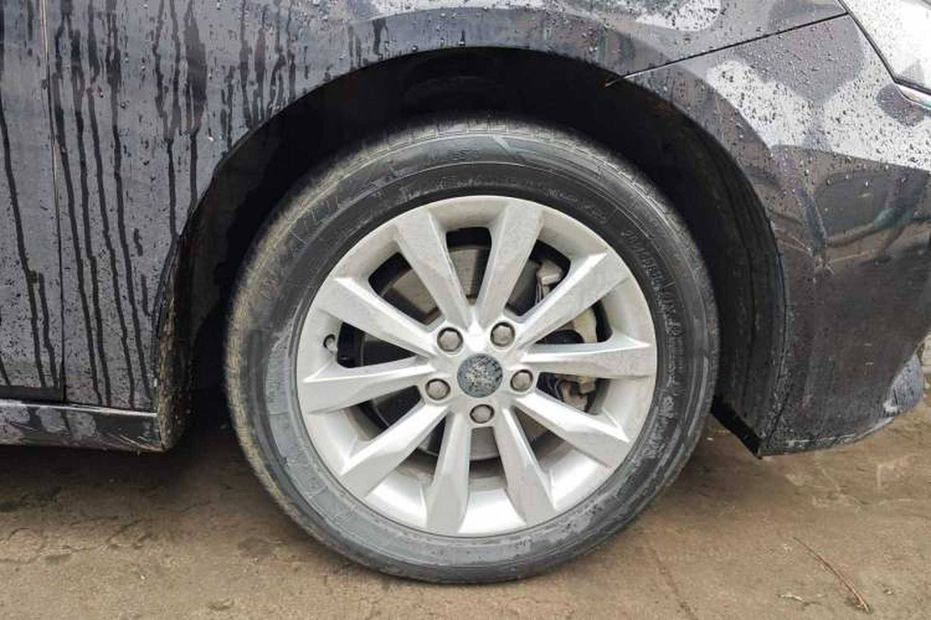 Used Roewe i6 2017 20T Automatic Flagship Edition Right Front Wheel Hub