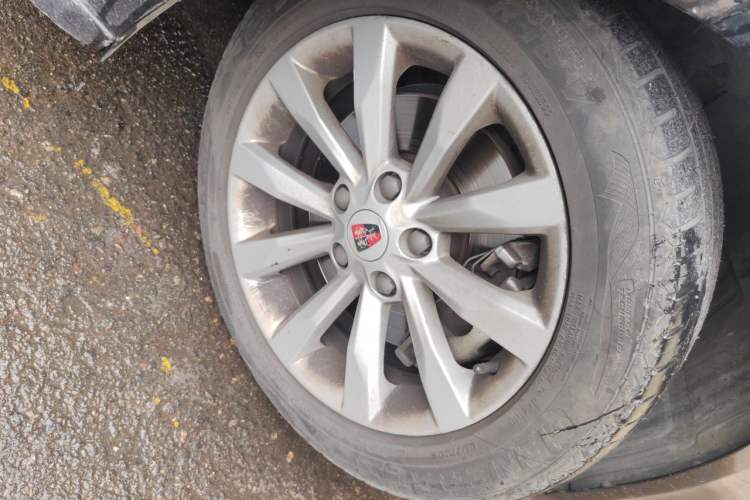 Used Roewe i6 2017 20T Automatic Flagship Edition Right Front Wheel Hub