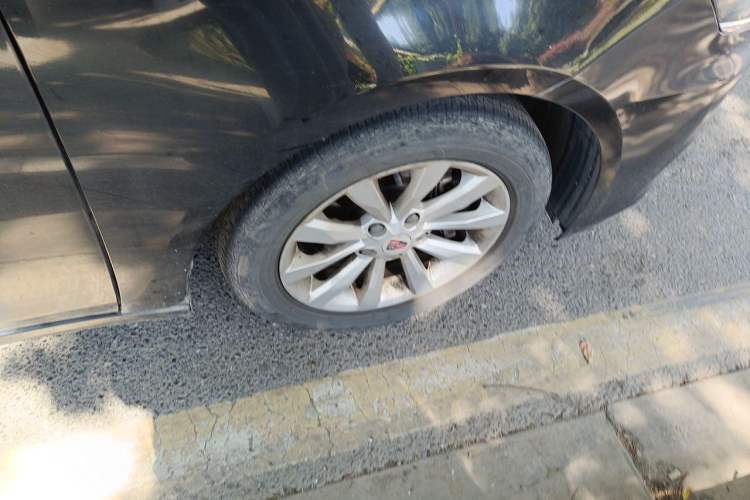 Used Roewe i6 2017 20T Automatic Flagship Edition Right Front Wheel Hub