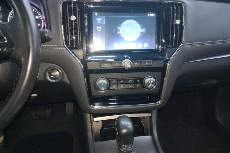 Used Roewe i6 2017 20T Automatic Flagship Edition Audio And AC Panel